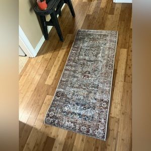 2x5 beautiful rug. Light blue, dark blue and gray. Great condition.